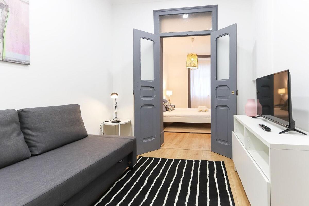Typical 2 Charming Flat By Homeful Homes Apartment Lisbon